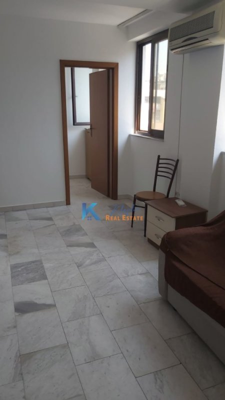 Tirane, jepet me qera apartament 2+1 Kati 4, 90 m² (Rruga Fortuzi, afer shkolles Asim Vokshi)