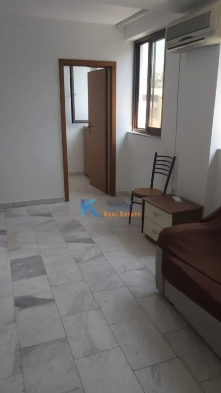Tirane, jepet me qera apartament 2+1 Kati 4, 90 m² (Rruga Fortuzi, afer shkolles Asim Vokshi)