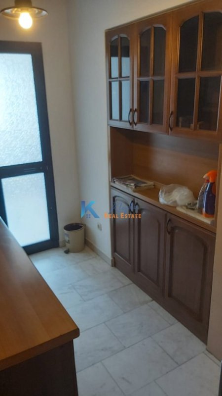 Tirane, jepet me qera apartament 2+1 Kati 4, 90 m² (Rruga Fortuzi, afer shkolles Asim Vokshi)