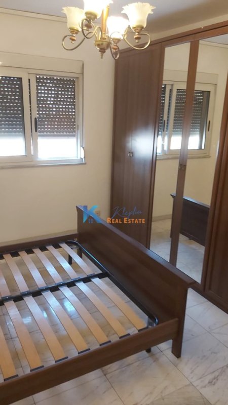 Tirane, jepet me qera apartament 2+1 Kati 4, 90 m² (Rruga Fortuzi, afer shkolles Asim Vokshi)