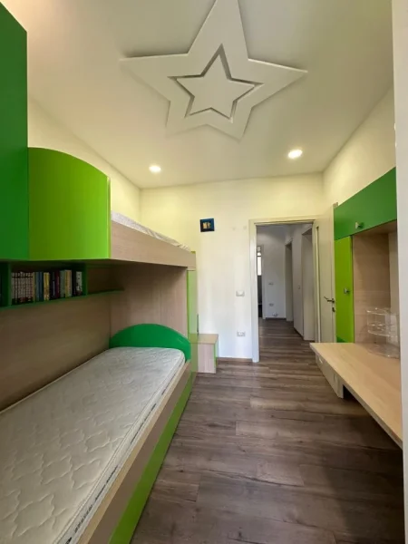 Tirane, jepet me qera apartament 2+1+Aneks+Ballkon Kati 3, 80 m² 600 € (DURRESIT)