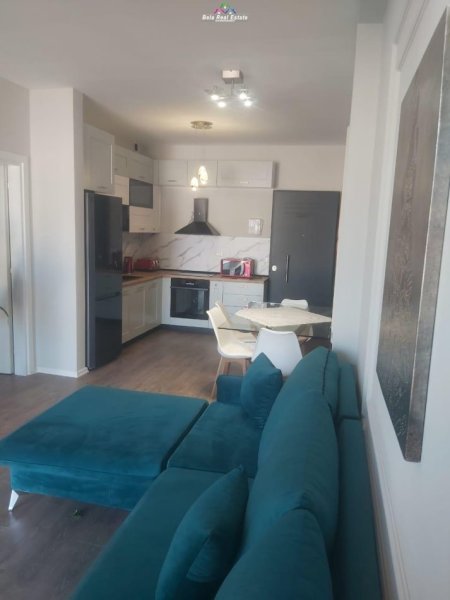 Tirane, jepet me qera apartament 1+1+Ballkon Kati 21, 77 m² 900 € (rruga e kavajes)
