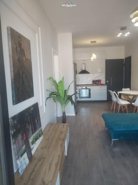 Tirane, jepet me qera apartament 1+1+Ballkon Kati 21, 77 m² 900 € (rruga e kavajes)