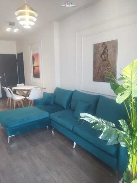 Tirane, jepet me qera apartament 1+1+Ballkon Kati 21, 77 m² 900 € (rruga e kavajes)