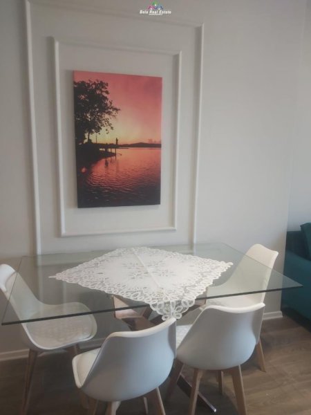 Tirane, jepet me qera apartament 1+1+Ballkon Kati 21, 77 m² 900 € (rruga e kavajes)