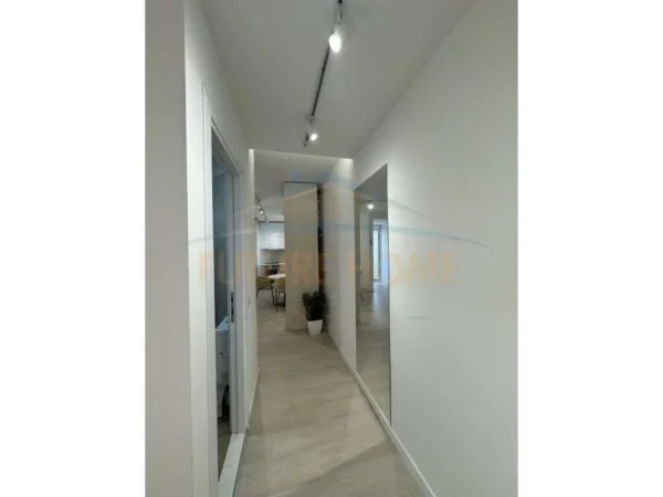 Tirane, jepet me qera apartament 1+1 Kati 1, 55 m² 500 € (Komuna e Parisit)