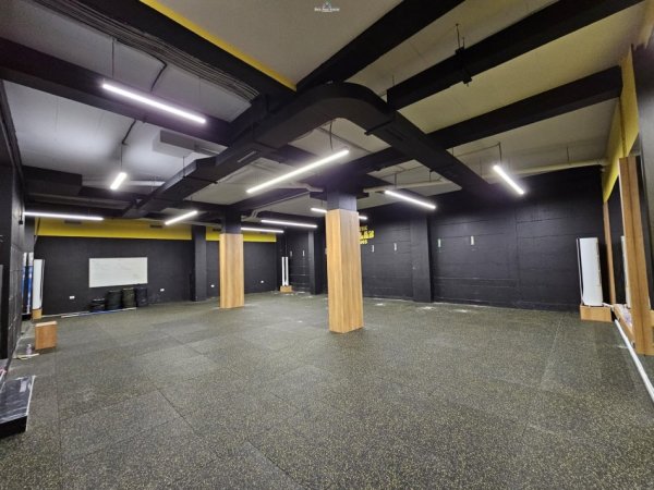 Tirane, jepet me qera ambjent biznesi Kati -1, 800 m² 3.700 € (rruga e elbasanit)