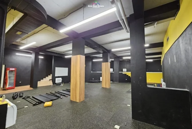 Tirane, jepet me qera ambjent biznesi Kati -1, 800 m² 3.700 € (rruga e elbasanit)