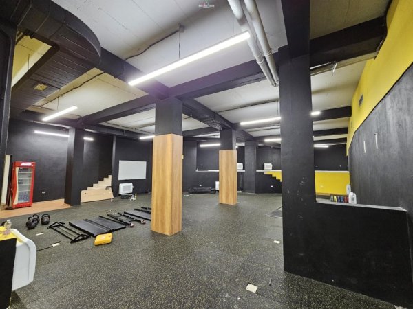 Tirane, jepet me qera ambjent biznesi Kati -1, 800 m² 3.700 € (rruga e elbasanit)