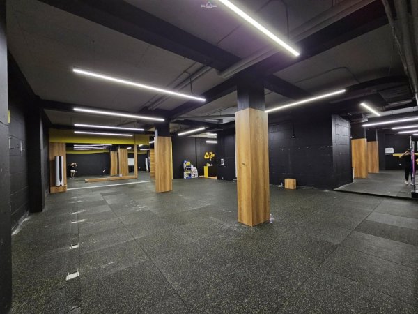 Tirane, jepet me qera ambjent biznesi Kati -1, 800 m² 3.700 € (rruga e elbasanit)