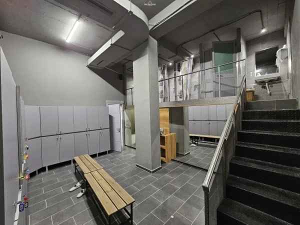 Tirane, jepet me qera ambjent biznesi Kati -1, 800 m² 3.700 € (rruga e elbasanit)