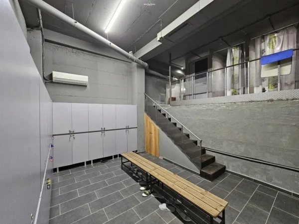 Tirane, jepet me qera ambjent biznesi Kati -1, 800 m² 3.700 € (rruga e elbasanit)