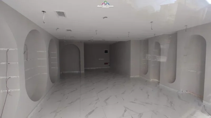 Tirane, jepet me qera dyqan Kati 0, 60 m² 1.300 € (bllok)