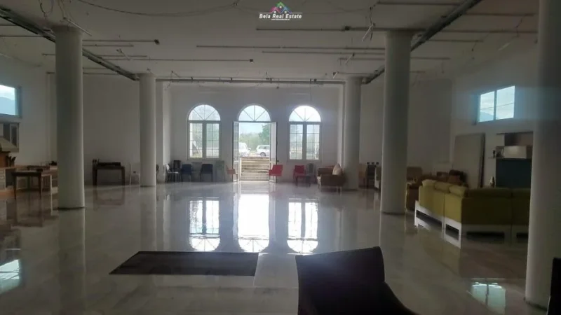 Tirane, jepet me qera magazine Kati 0, 3.600 m² 3.000 € (kamez)