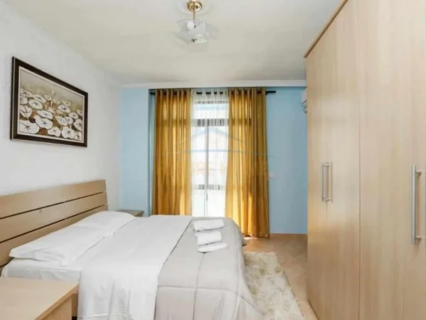 Tirane, jepet me qera apartament 3+1+Ballkon Kati 11, 147 m² 800 € (Ekspozita)