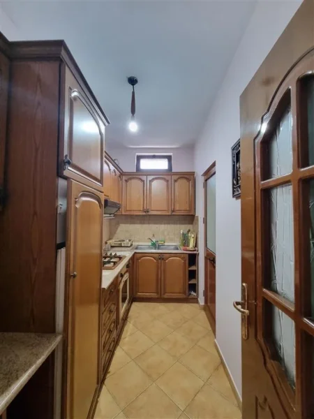 Tirane, jepet me qera apartament 2+1 Kati 8, 100 m² 600 € (Rruga e Dibres)