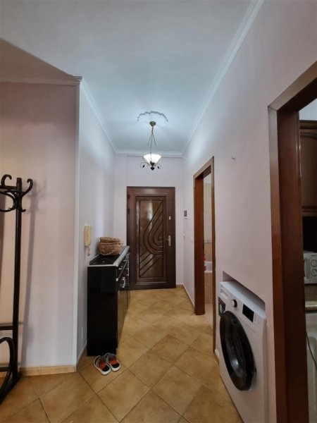 Tirane, jepet me qera apartament 2+1 Kati 8, 100 m² 600 € (Rruga e Dibres)