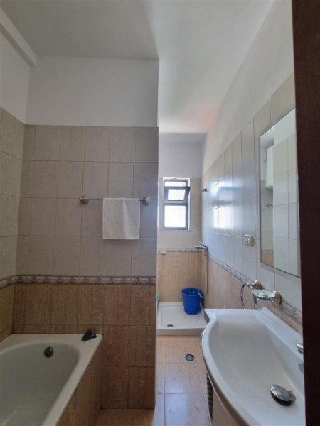 Tirane, jepet me qera apartament 2+1 Kati 8, 100 m² 600 € (Rruga e Dibres)