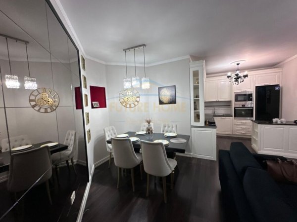 Tirane, jepet me qera apartament 2+1+Ballkon Kati 8, 115 m² 850 € (Rr Reshit petrela)