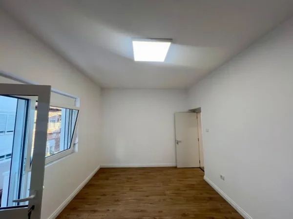 Tirane, jepet me qera zyre Kati 3, 110 m² 900 € (rruga sami frasheri)