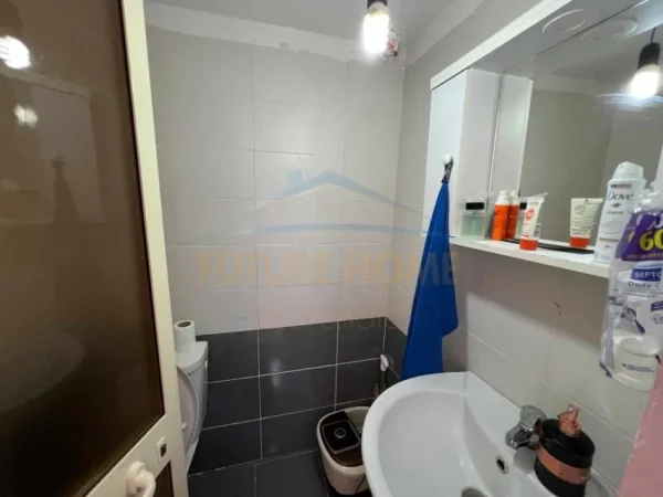 Tirane, jepet me qera ambjent biznesi Kati 0, 34 m² 200 € (Unaza e Re)