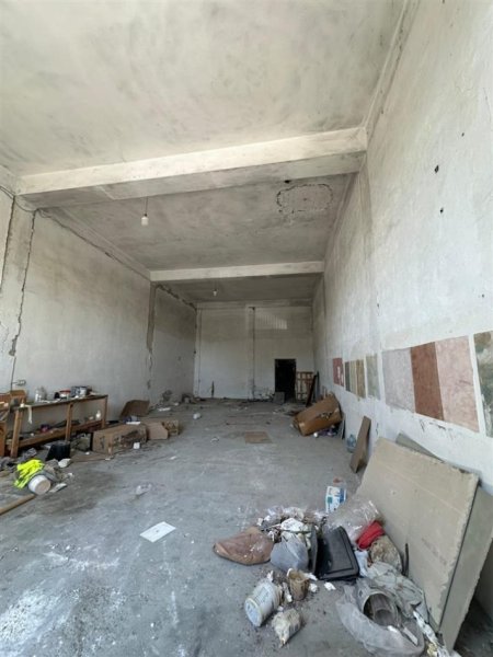 Tirane, jepet me qera magazine Kati 0, 100 m² 350 € (Kombinat)