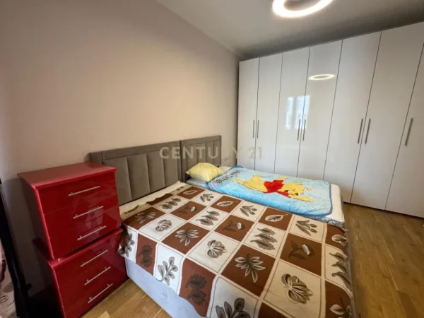 Tirane, jepet me qera apartament 2+1 Kati 4, 99 m² 600 € (astir)