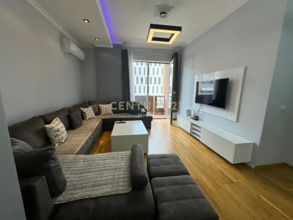 Tirane, jepet me qera apartament 2+1 Kati 4, 99 m² 600 € (astir)
