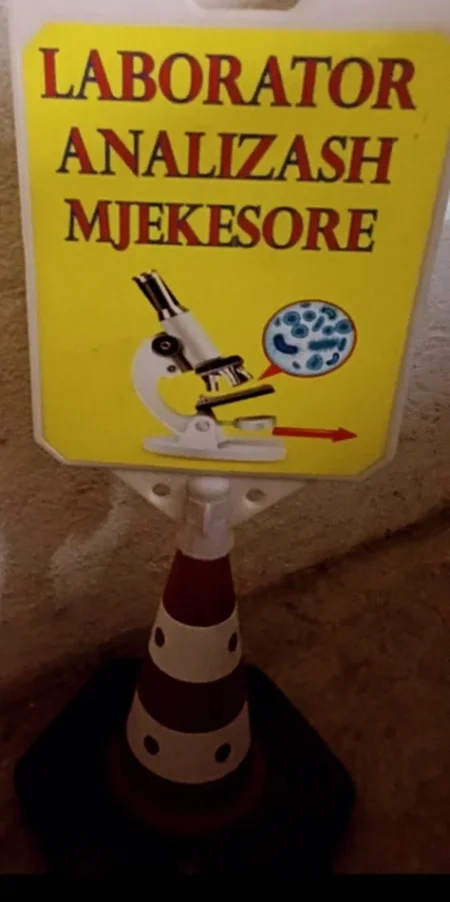 Tirane, shes Aparatura laboratorike mjekesore 5.500 €