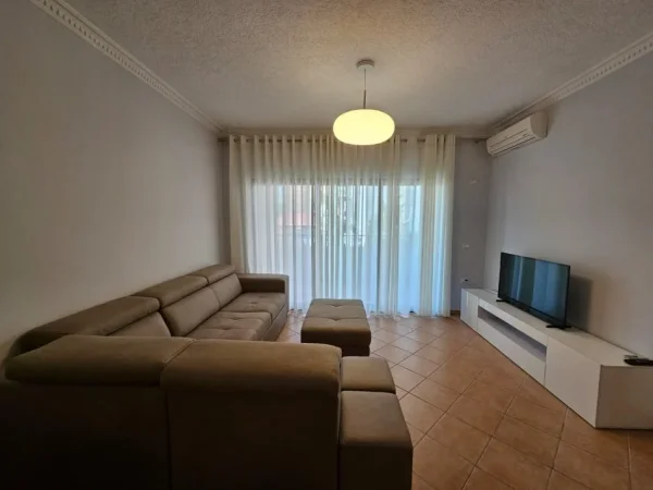 Tirane, jepet me qera apartament 2+1+Ballkon Kati 6, 101 m² 700 € (Rruga Myslym Shyri)