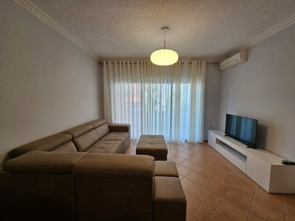 Tirane, jepet me qera apartament 2+1 Kati 3, 117 m² 700 € (Rruga Himë Kolli Tiranë,Shqipëria)