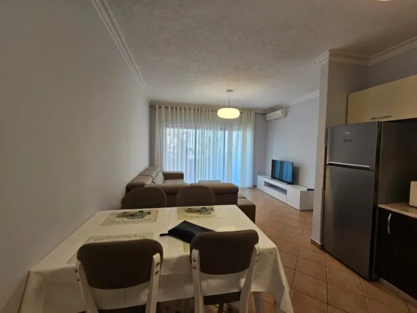 Tirane, jepet me qera apartament 2+1 Kati 3, 117 m² 700 € (Rruga Himë Kolli Tiranë,Shqipëria)