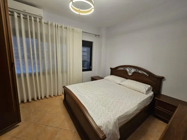 Tirane, jepet me qera apartament 2+1 Kati 3, 117 m² 700 € (Rruga Himë Kolli Tiranë,Shqipëria)