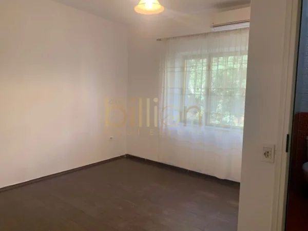 Tirane, jepet me qera ambjent biznesi Kati 2, 140 m² 1.300 € (Blloku, Tirana, Albania)