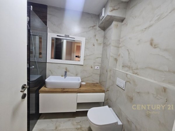 Tirane, jepet me qera apartament 2+1+Aneks+Ballkon Kati 2, 124 m² 800 € (kopshti botanik ,)