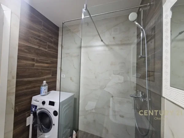 Tirane, jepet me qera apartament 2+1+Aneks+Ballkon Kati 2, 124 m² 800 € (kopshti botanik ,)