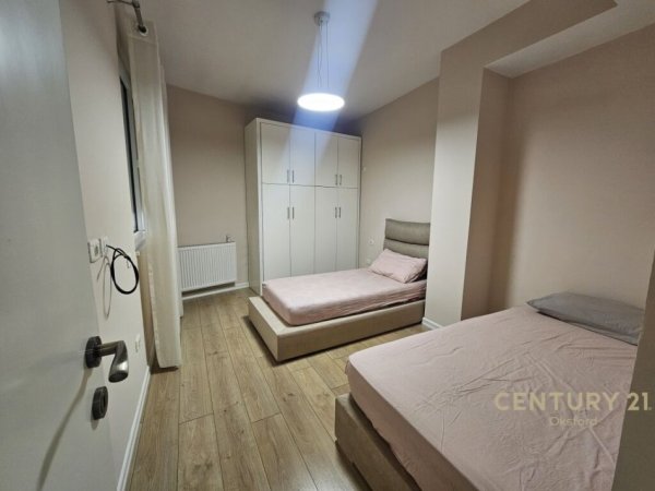 Tirane, jepet me qera apartament 2+1+Aneks+Ballkon Kati 2, 124 m² 800 € (kopshti botanik ,)