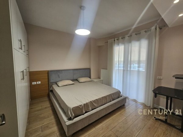 Tirane, jepet me qera apartament 2+1+Aneks+Ballkon Kati 2, 124 m² 800 € (kopshti botanik ,)
