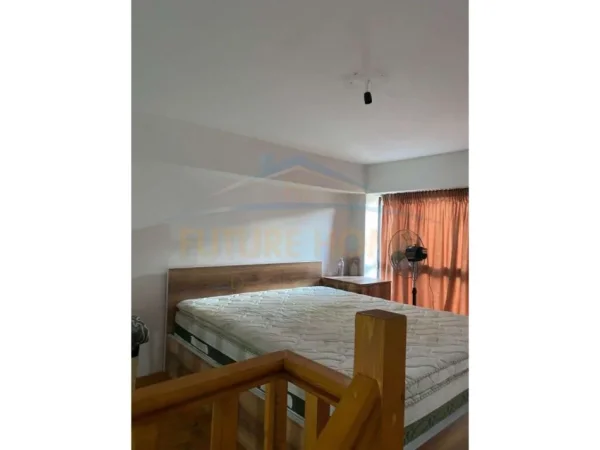 Tirane, jepet me qera apartament duplex 1+1 Kati 0, 50 m² 300 € (Pranë Ozon,Unaza e Re,Tiranë.)