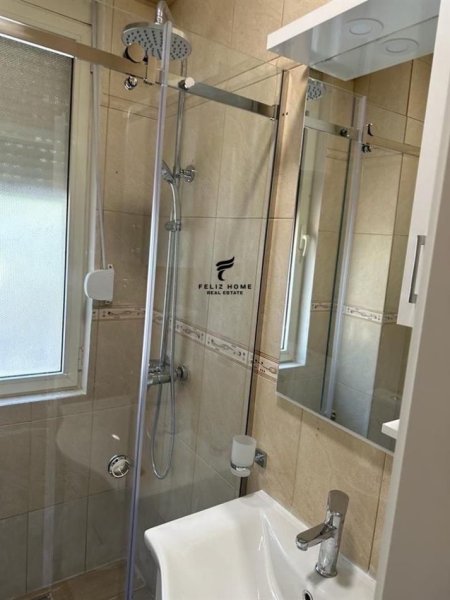 Tirane, jepet me qera apartament 1+1+Ballkon Kati 2, 65 m² 500 € (RRUGA PETI)
