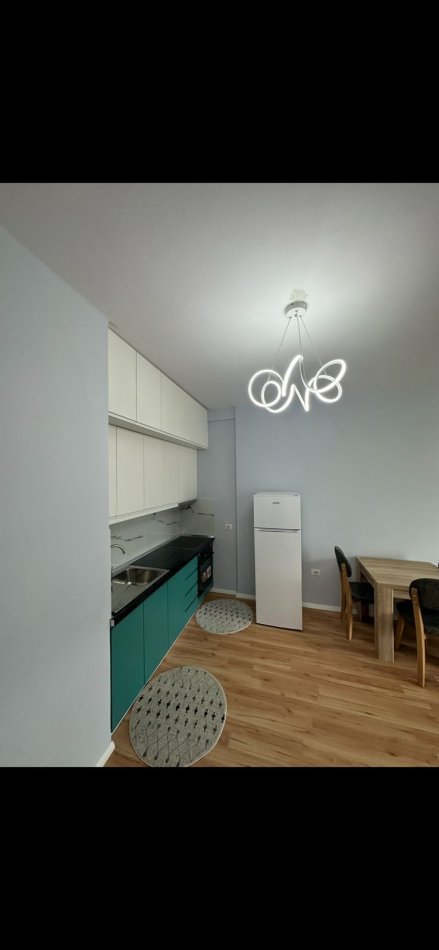 Tirane, jepet me qera apartament 2+1 Kati 7, 75 m² 500 € (Rr. 5 Maj)