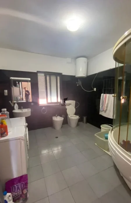 Tirane, shitet shtepi 3 Katshe Kati 3, 600 m² 600.000 € (FRESKU)