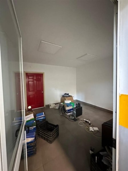 Tirane, jepet me qera magazine Kati 0, 800 m² 2.500 € (Kombinat)