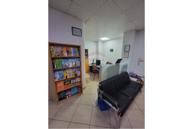 Tirane, jepet me qera ambjent biznesi Kati 1, 126 m² 1.200 € (Rruga &quot; Pjeter Bogdani&quot;)
