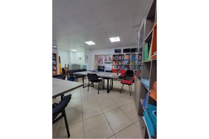 Tirane, jepet me qera ambjent biznesi Kati 1, 126 m² 1.200 € (Rruga &quot; Pjeter Bogdani&quot;)