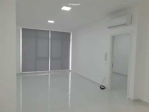 Tirane, jepet me qera zyre Kati 2, 105 m² 900 € (komuna e parisit)