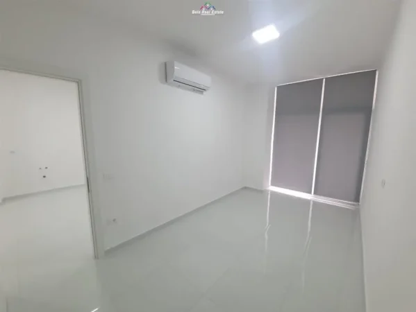 Tirane, jepet me qera zyre Kati 2, 105 m² 900 € (komuna e parisit)