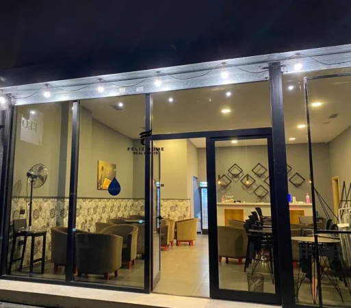 Tirane, shitet dyqan Kati 0, 74 m² 185.000 € (YZBERISHT)