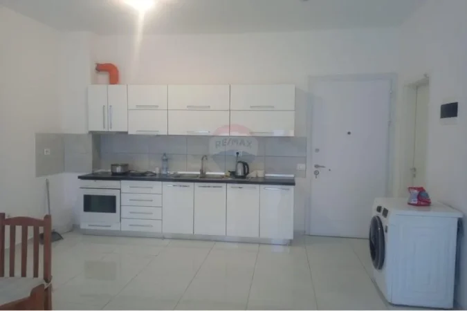 Tirane, jepet me qera apartament 2+1 Kati 4, 75 m² 400 € (Mangalem Ali Demi - Ali Demi, Shqipëri)