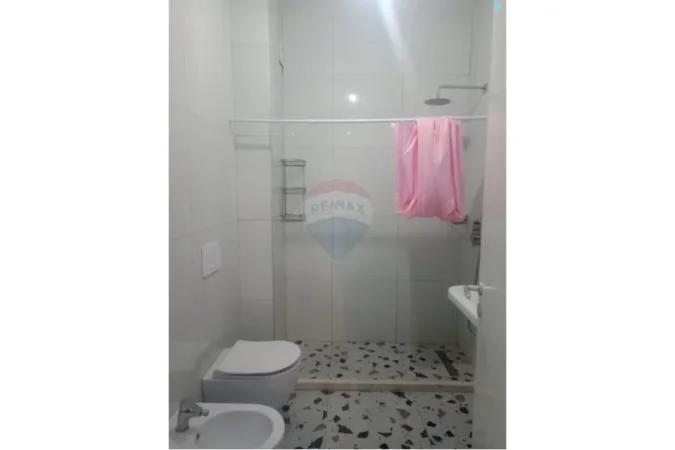 Tirane, jepet me qera apartament 2+1 Kati 4, 75 m² 400 € (Mangalem Ali Demi - Ali Demi, Shqipëri)